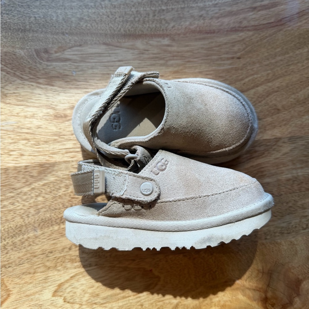 UGG Kids Goldenstar Mule Clog 7 Size Chestnut Tan
